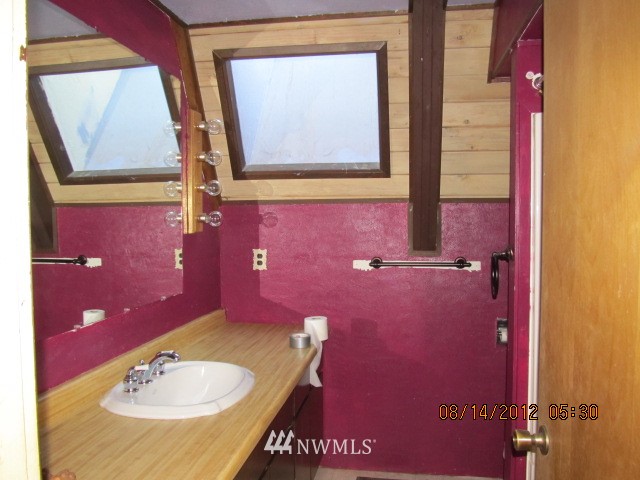 1035 Carroll Road Kelso, WA 98626 - Photo 3 of 14 Gallery Image 3