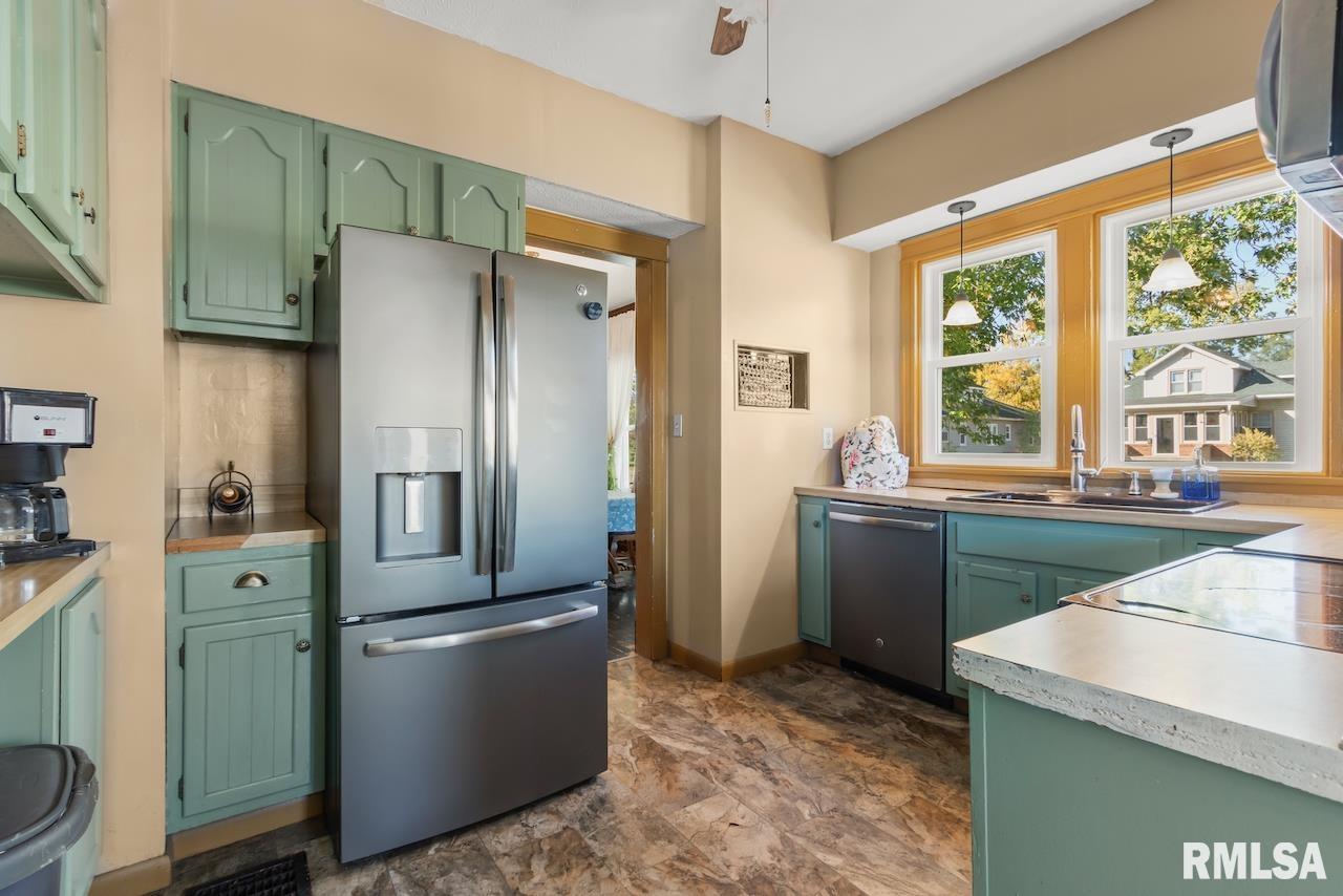 525 West Ash Street Chillicothe, IL 61523 - Photo 13 of 42