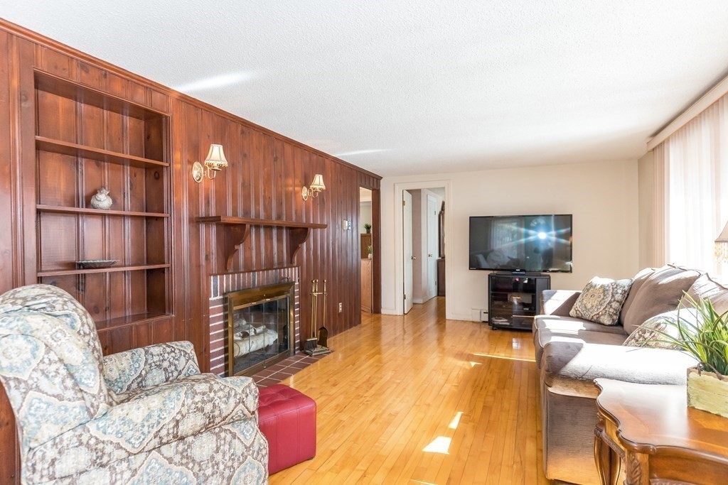 15 Chelmsford Road Billerica, MA 01862 - Photo 3 of 30