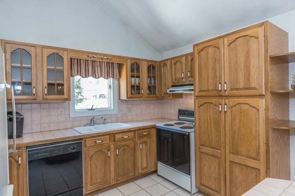 15 Chelmsford Road Billerica, MA 01862 - Photo 5 of 30