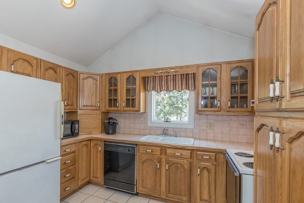 15 Chelmsford Road Billerica, MA 01862 - Photo 8 of 30