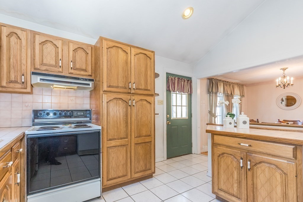 15 Chelmsford Road Billerica, MA 01862 - Photo 10 of 30