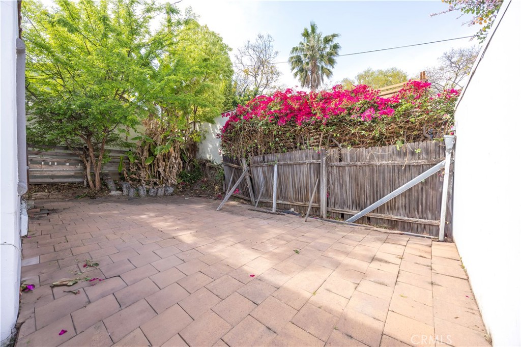 908 Summit Drive South Pasadena, CA 91030 - Photo 7 of 18 a outdoor space with lots of white furniture