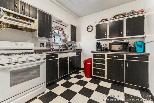 $199,900 | 428 West Walnut Street, Hastings, MI 49058