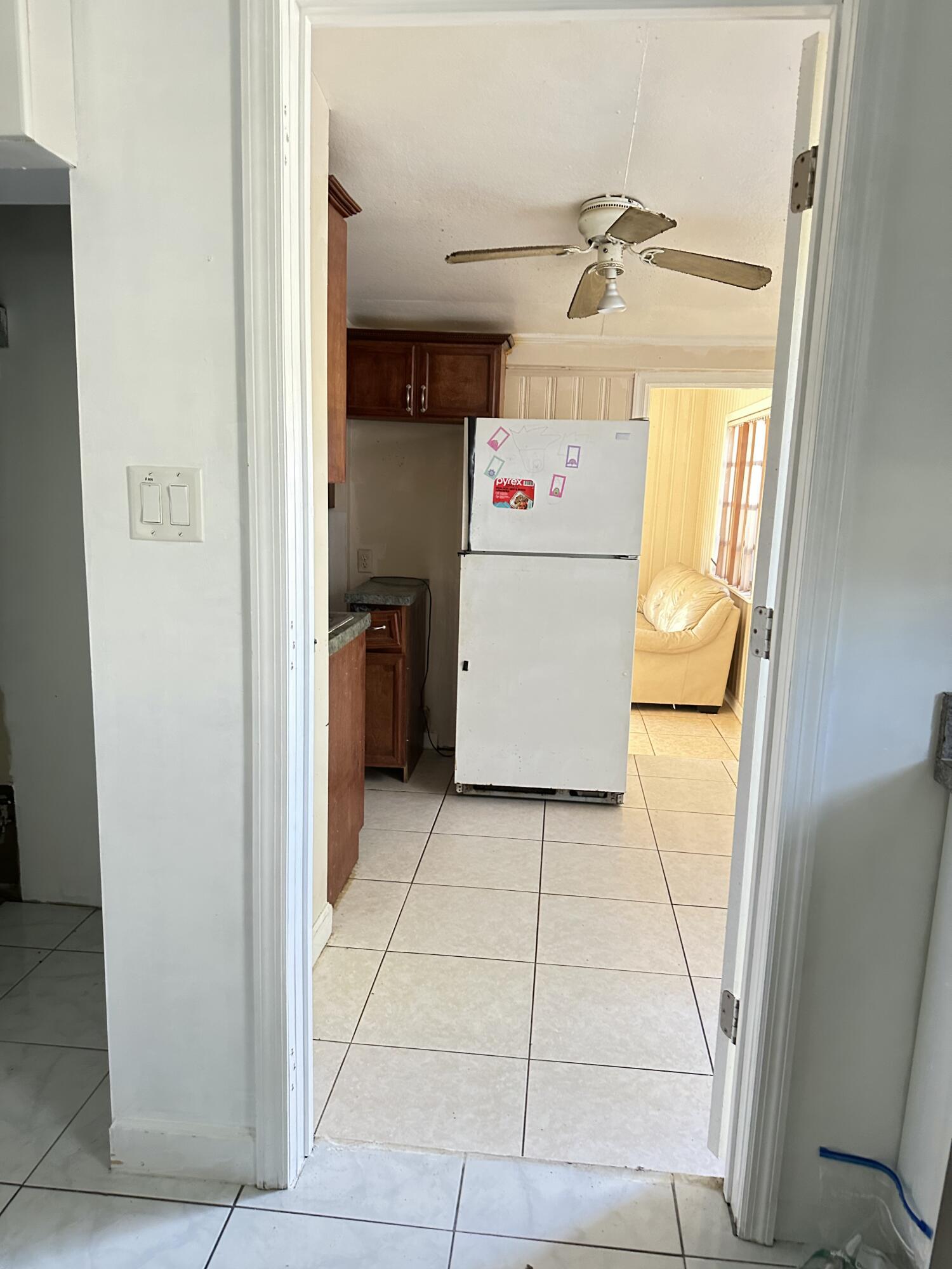 225 Northeast 13th Street Delray Beach, FL 33444 - Photo 14 of 23 a utility room with dryer and washer