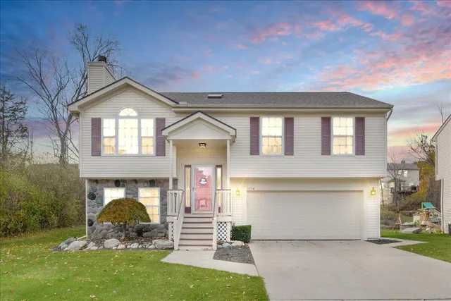 $299,900 | 5754 Lockwood Drive, Waterford, MI 48329