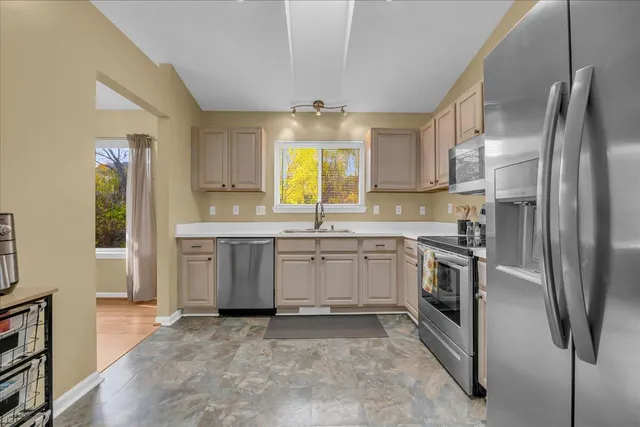 $299,900 | 5754 Lockwood Drive, Waterford, MI 48329