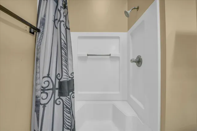 $299,900 | 5754 Lockwood Drive, Waterford, MI 48329