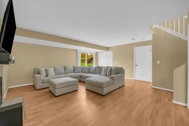 $299,900 | 5754 Lockwood Drive, Waterford, MI 48329