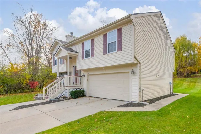 $299,900 | 5754 Lockwood Drive, Waterford, MI 48329