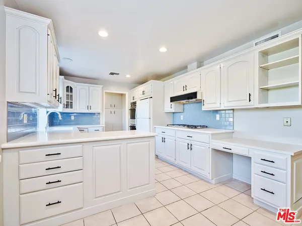 $7,250 | 4863 Don Juan Place, Woodland Hills, CA 91364