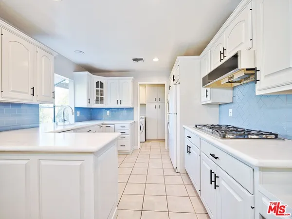 $7,250 | 4863 Don Juan Place, Woodland Hills, CA 91364