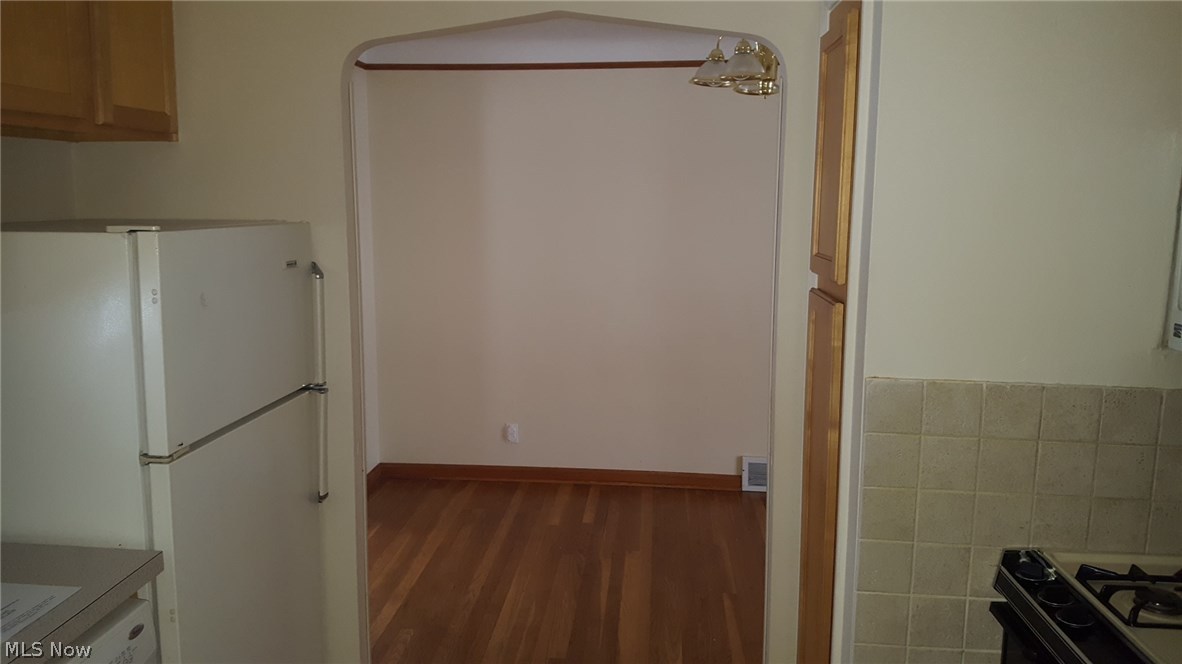 1218 Argonne Road Cleveland, OH 44121 - Photo 13 of 35