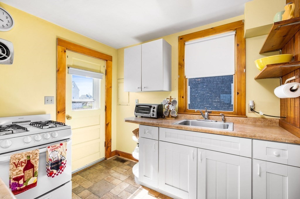 84 Rebecca Road Scituate, MA 02066 - Photo 3 of 33