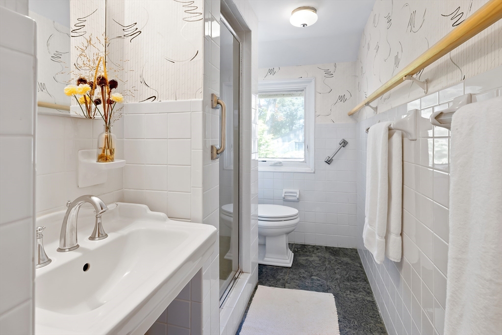 26 Kimlo Road Wellesley, MA 02481 - Photo 17 of 27