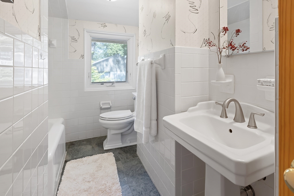 26 Kimlo Road Wellesley, MA 02481 - Photo 18 of 27