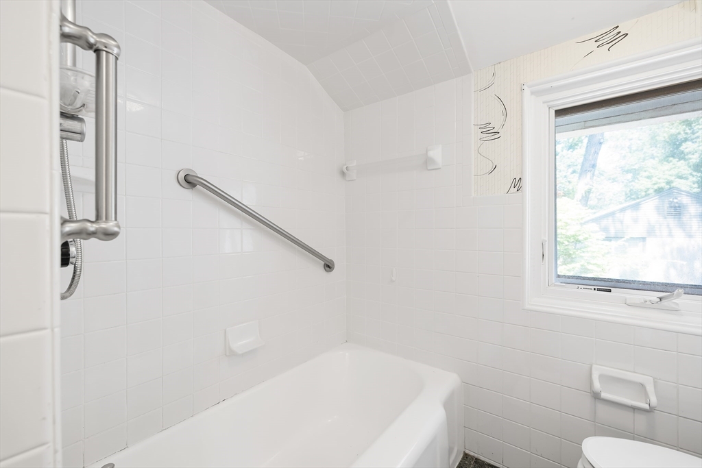 26 Kimlo Road Wellesley, MA 02481 - Photo 19 of 27