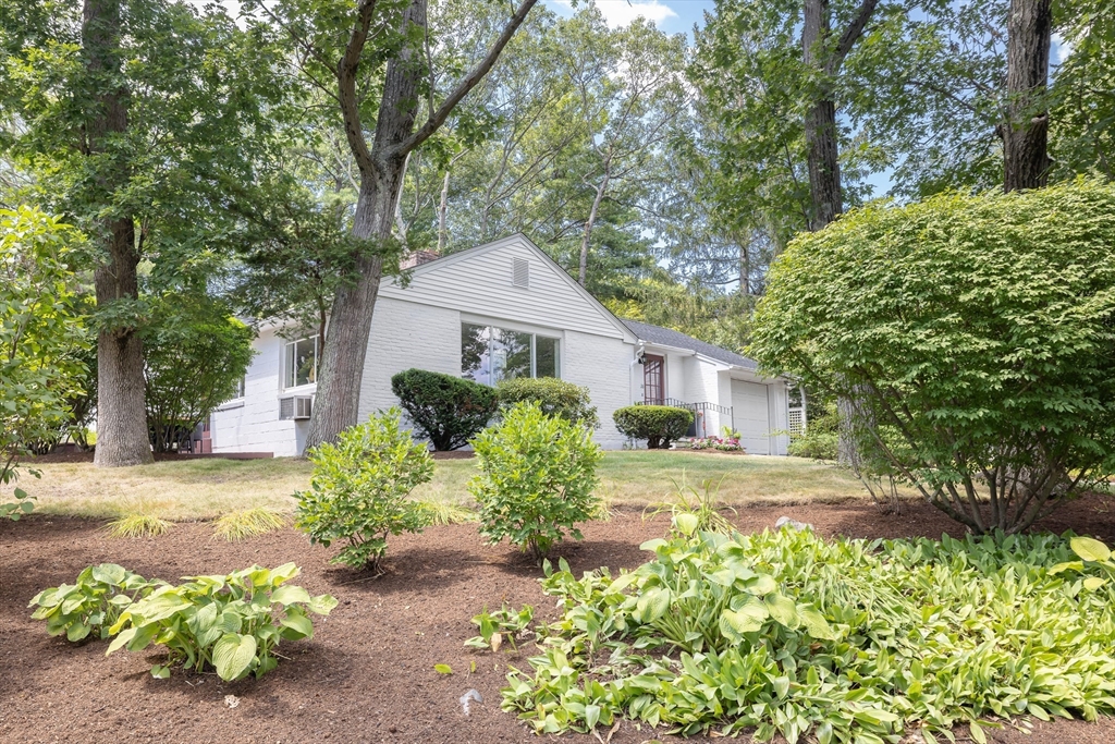 26 Kimlo Road Wellesley, MA 02481 - Photo 2 of 27