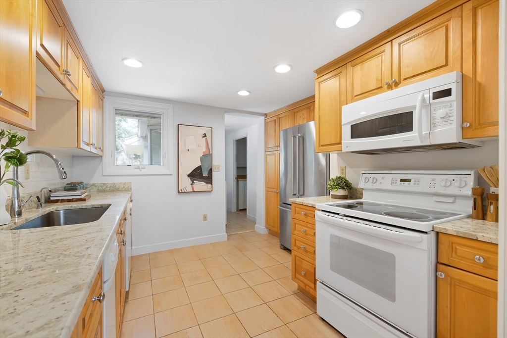 26 Kimlo Road Wellesley, MA 02481 - Photo 9 of 27