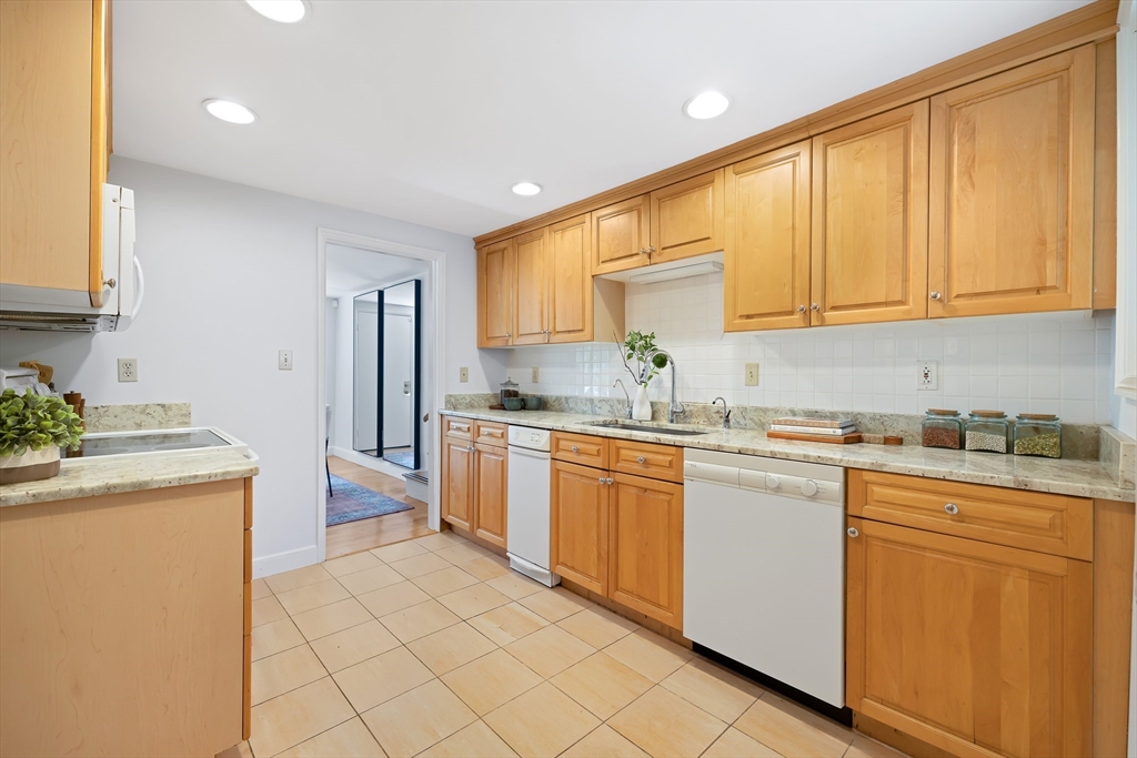 26 Kimlo Road Wellesley, MA 02481 - Photo 10 of 27