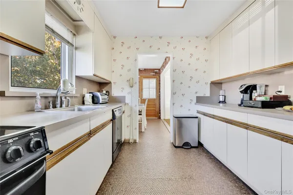 $1,199,000 | 7 Park Circle, Cedarhurst, NY 11516