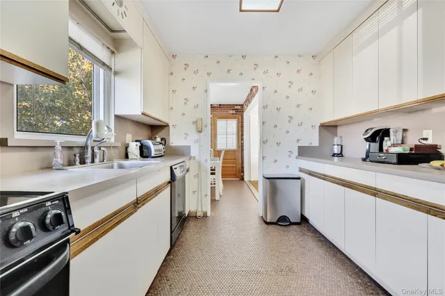 $1,199,000 | 7 Park Circle, Cedarhurst, NY 11516