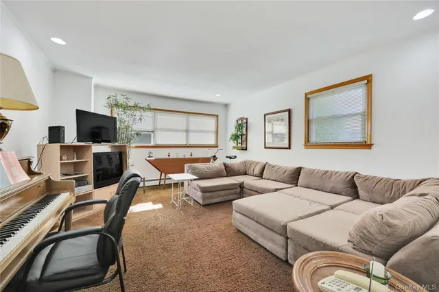 $1,199,000 | 7 Park Circle, Cedarhurst, NY 11516