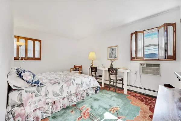 $1,199,000 | 7 Park Circle, Cedarhurst, NY 11516