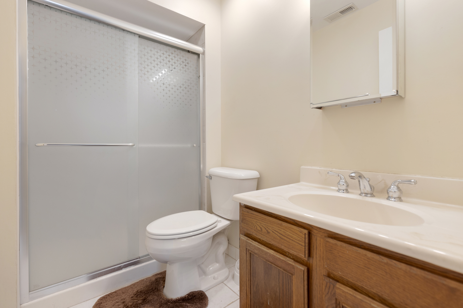 15 Bar Harbour Road, Unit 4F Schaumburg, IL 60193 - Photo 12 of 25 a bathroom with a sink a toilet and a mirror