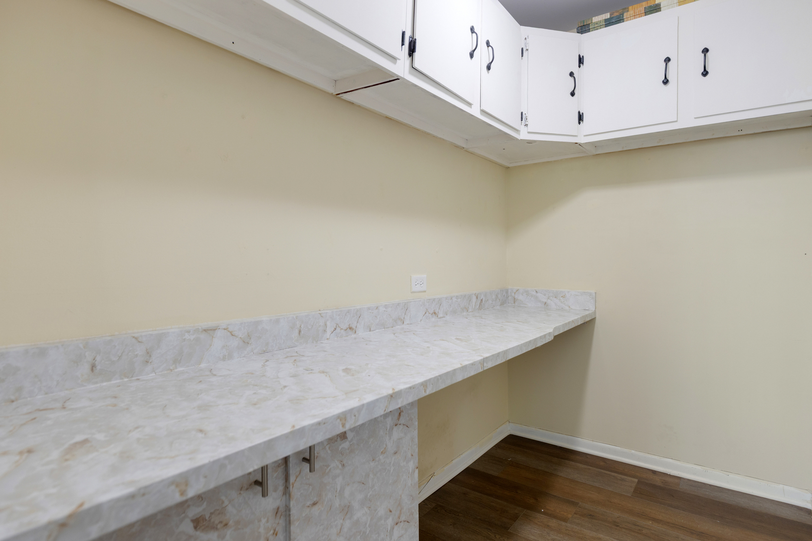 15 Bar Harbour Road, Unit 4F Schaumburg, IL 60193 - Photo 18 of 25 a view of room with window