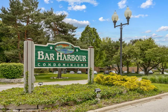 $330,000 | 15 Bar Harbour Road, Unit 4F, Schaumburg, IL 60193
