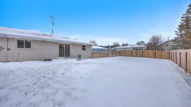 $185,000 | 107 Pony Lane, Unit 107, Plymouth, WI 53073