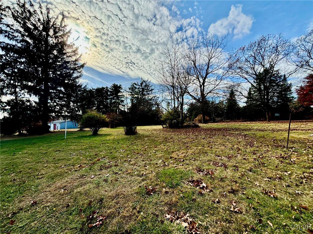 714 Locke Heights Road Bangor, PA 18013 - Photo 3 of 24 Gallery Image 3