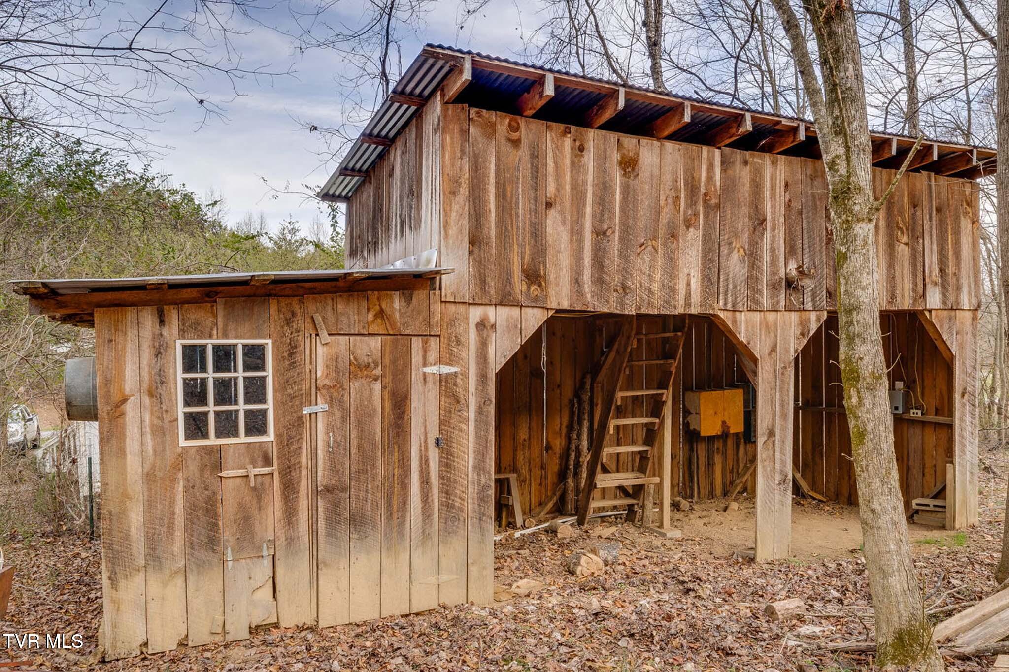 160 Keller Road Afton, TN 37616 - Photo 34 of 41 034 Barn