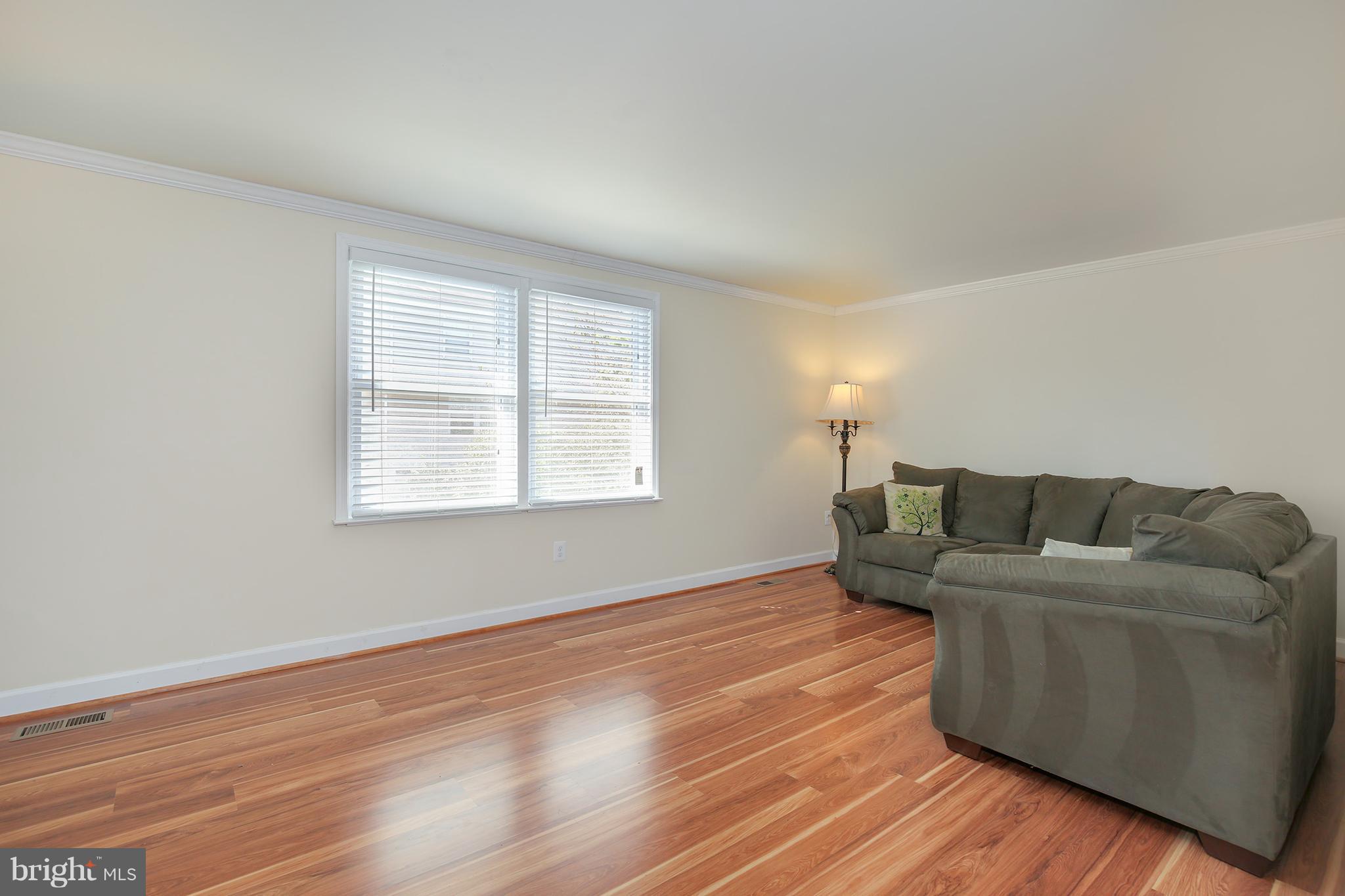 17555 Kohlhoss Road Poolesville, MD 20837 - Photo 4 of 24 a living room with furniture and a window