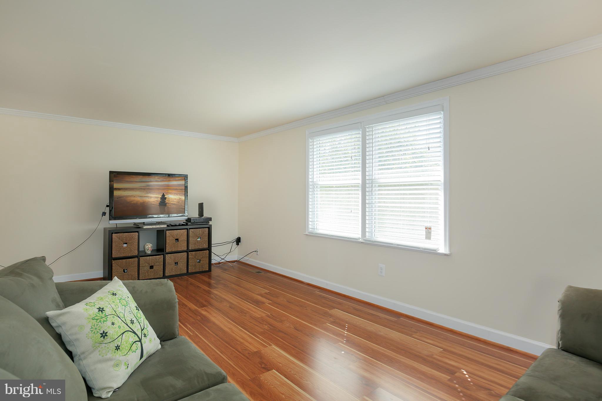 17555 Kohlhoss Road Poolesville, MD 20837 - Photo 5 of 24 a living room with furniture and a window