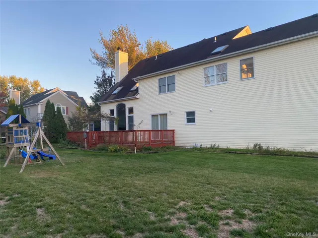 a view of a house with a backyard