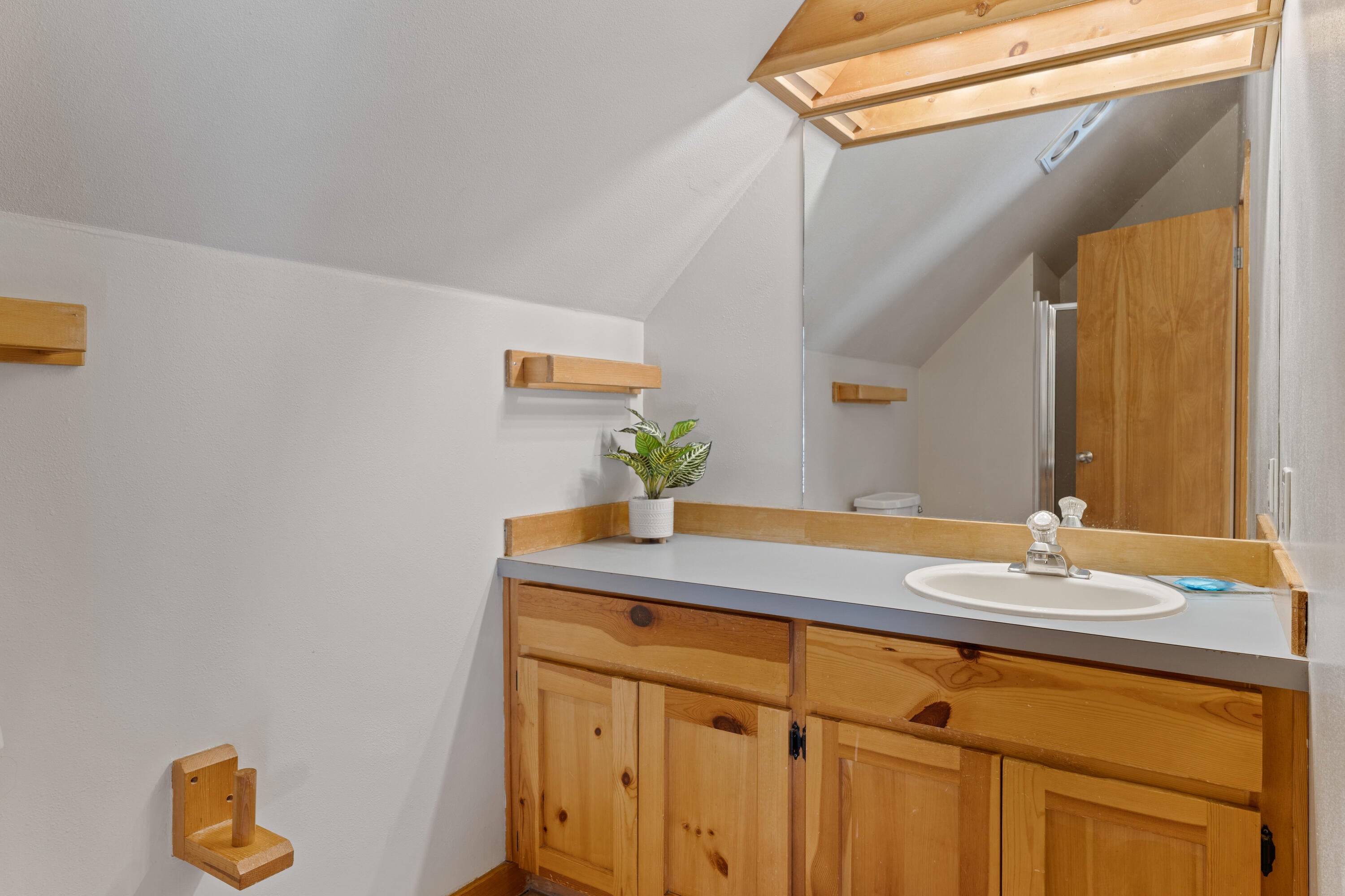 57512 Circle 4 Cabin Road, Unit 13 Sunriver, OR 97707 - Photo 12 of 27 16-Bathroom - Copy