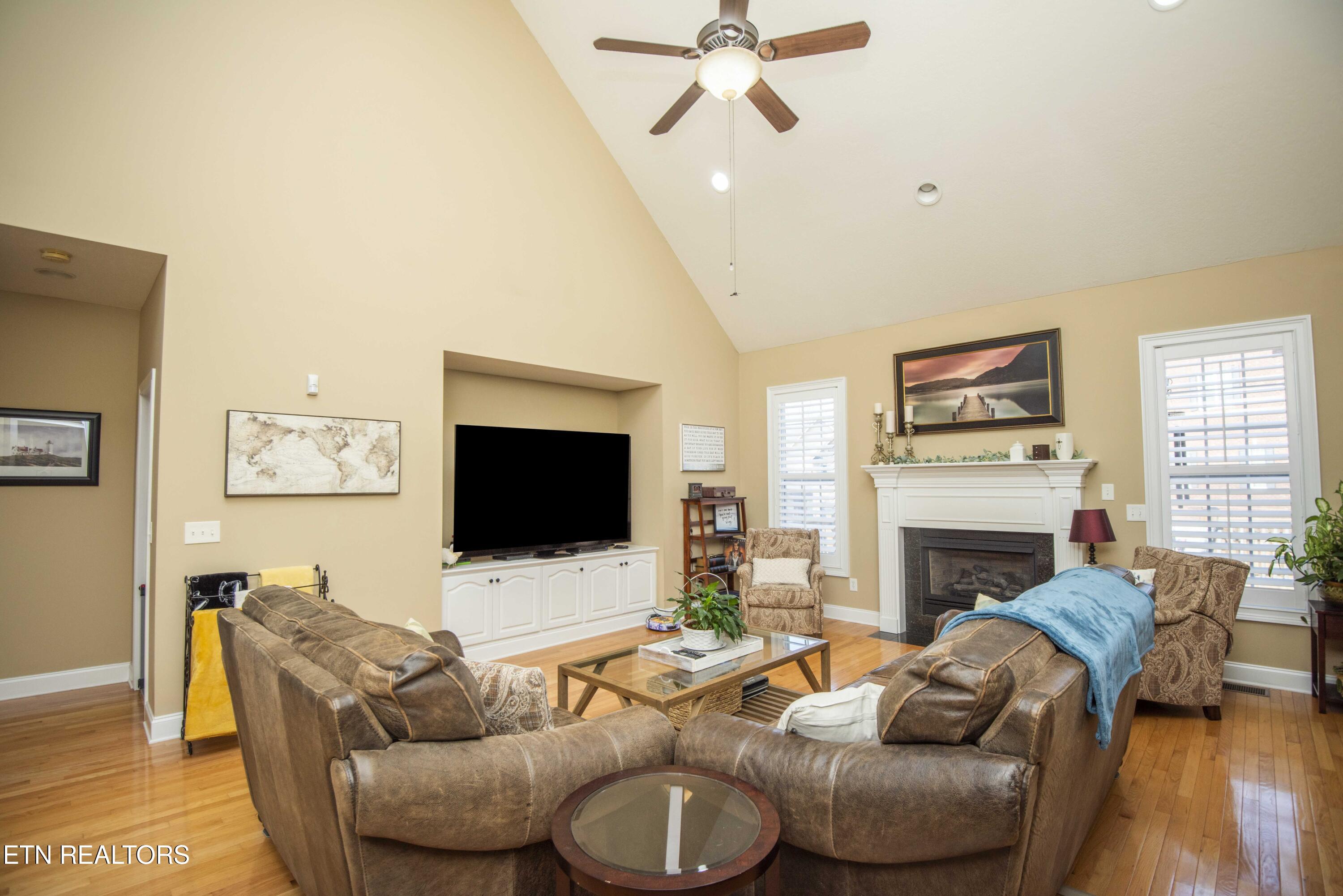 915 Crown Ridge Ln, Powell, TN 37849 - Photo 11 of 60 11_1