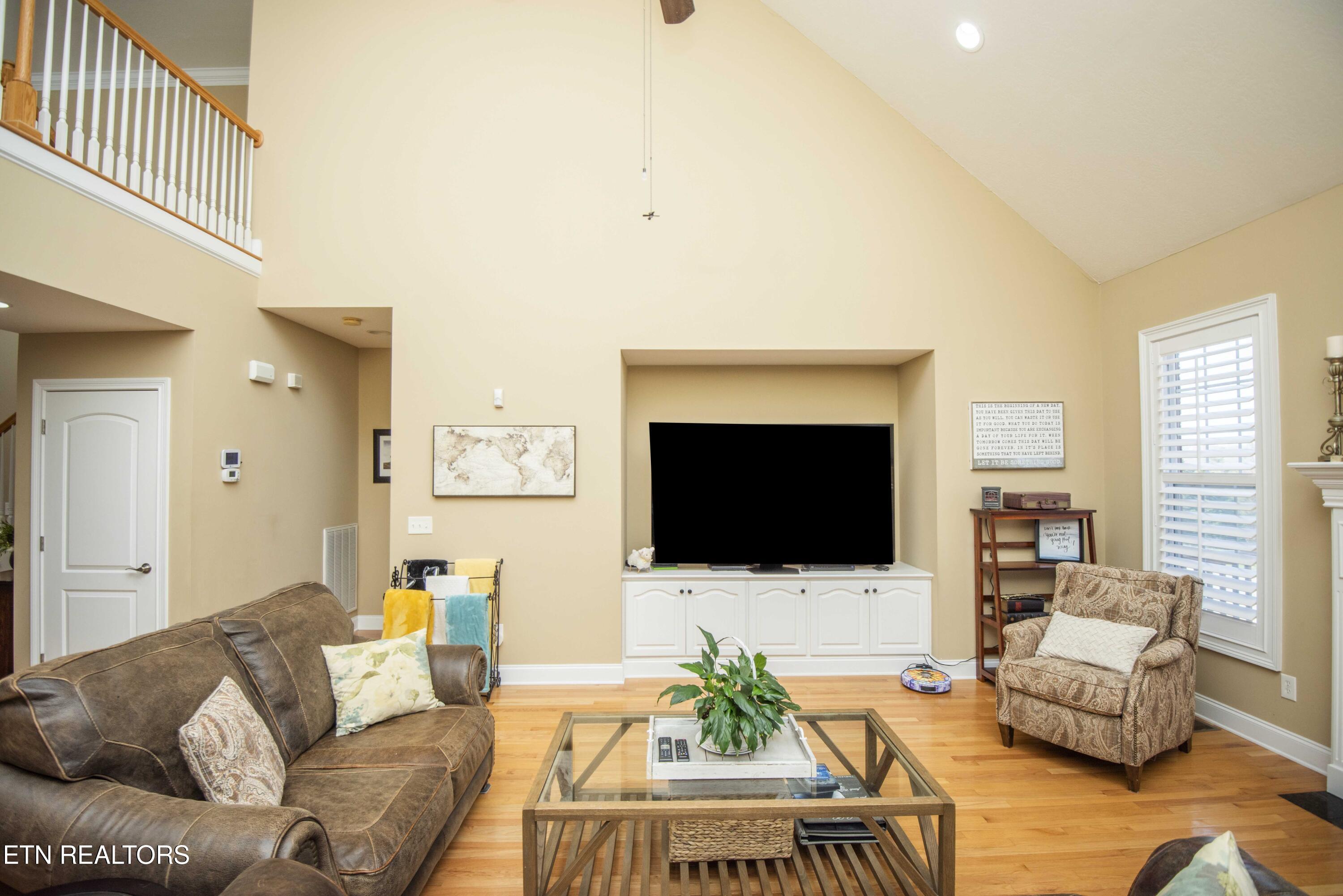 915 Crown Ridge Ln, Powell, TN 37849 - Photo 12 of 60 12_1