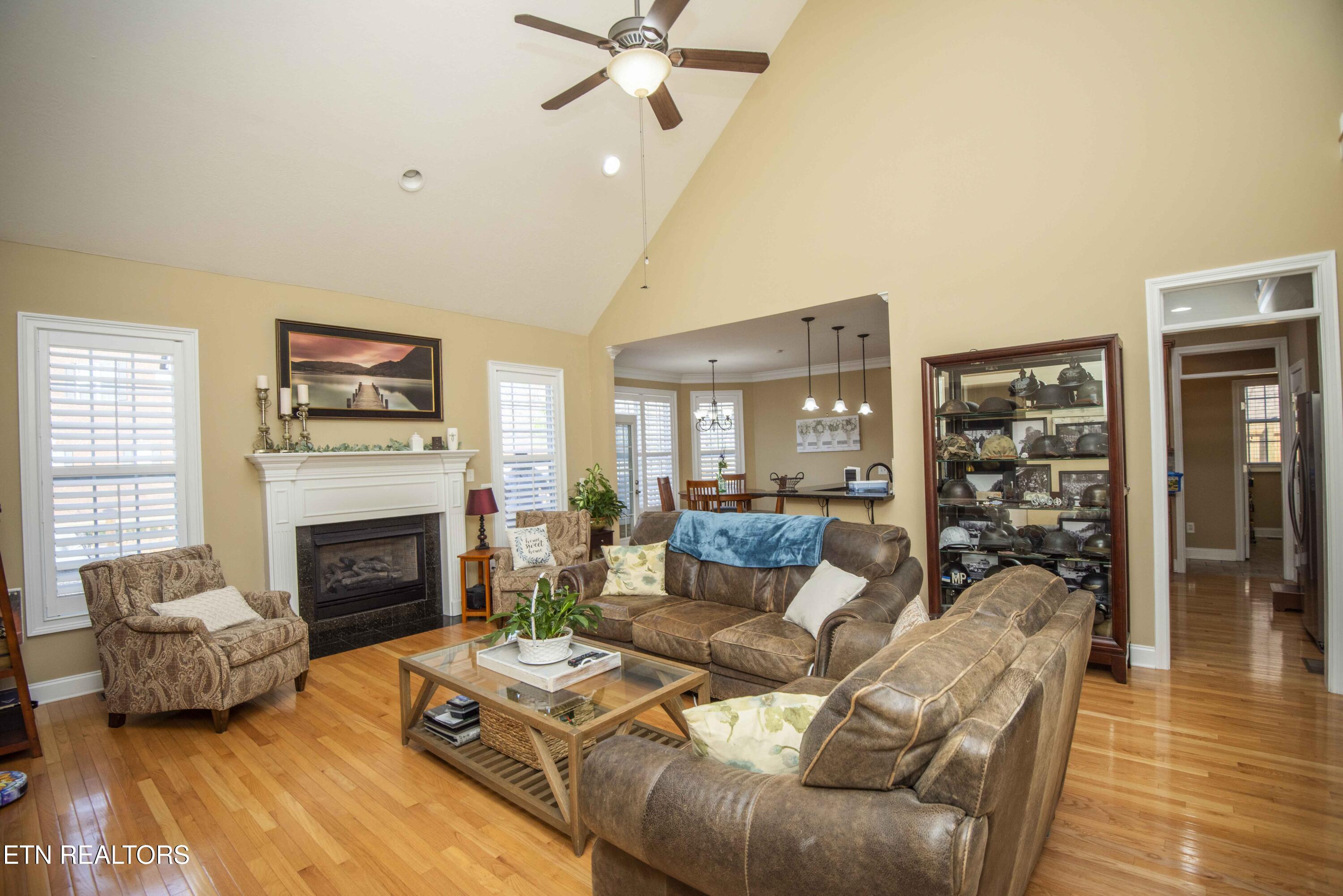 915 Crown Ridge Ln, Powell, TN 37849 - Photo 13 of 60 14_1