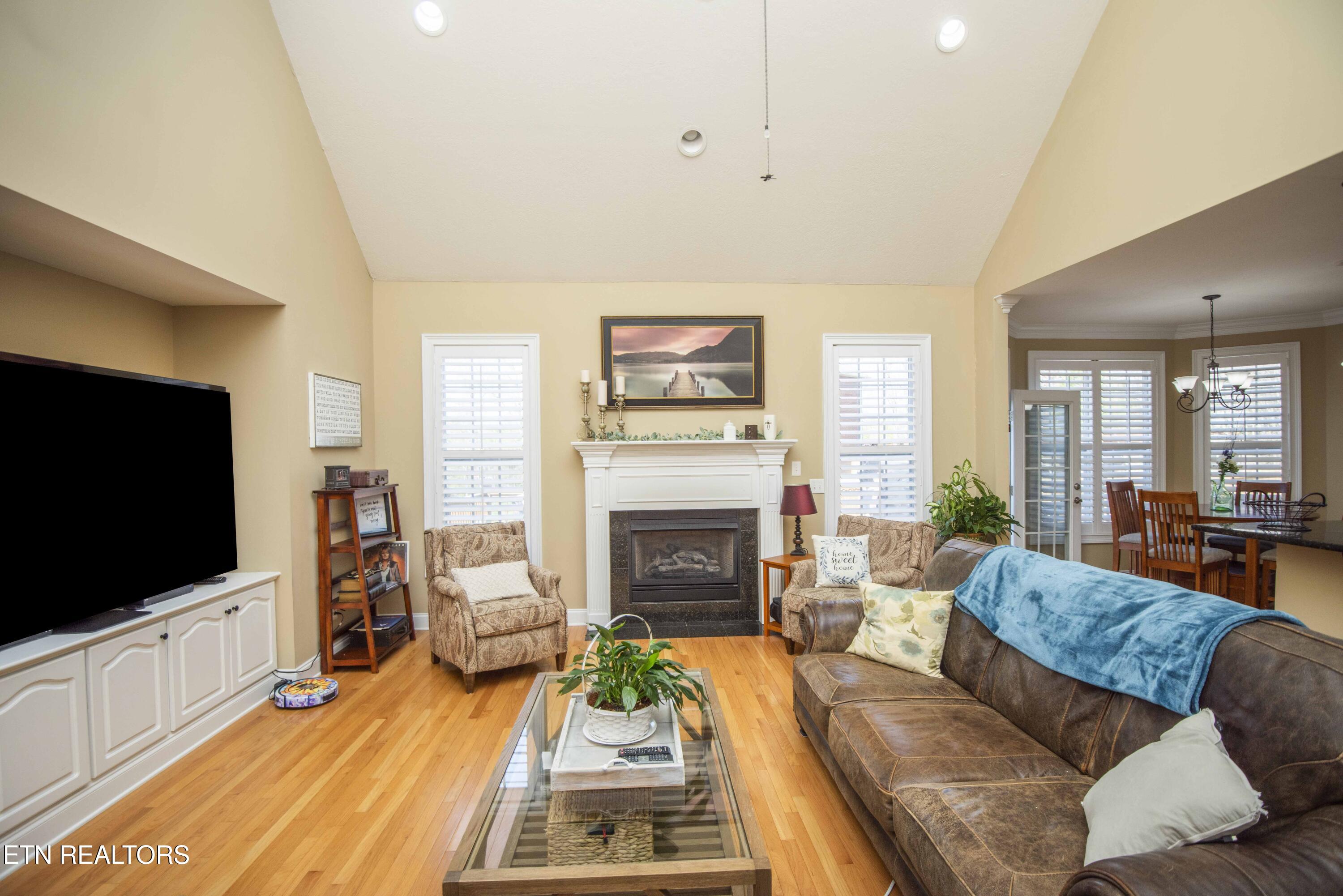 915 Crown Ridge Ln, Powell, TN 37849 - Photo 14 of 60 15_1