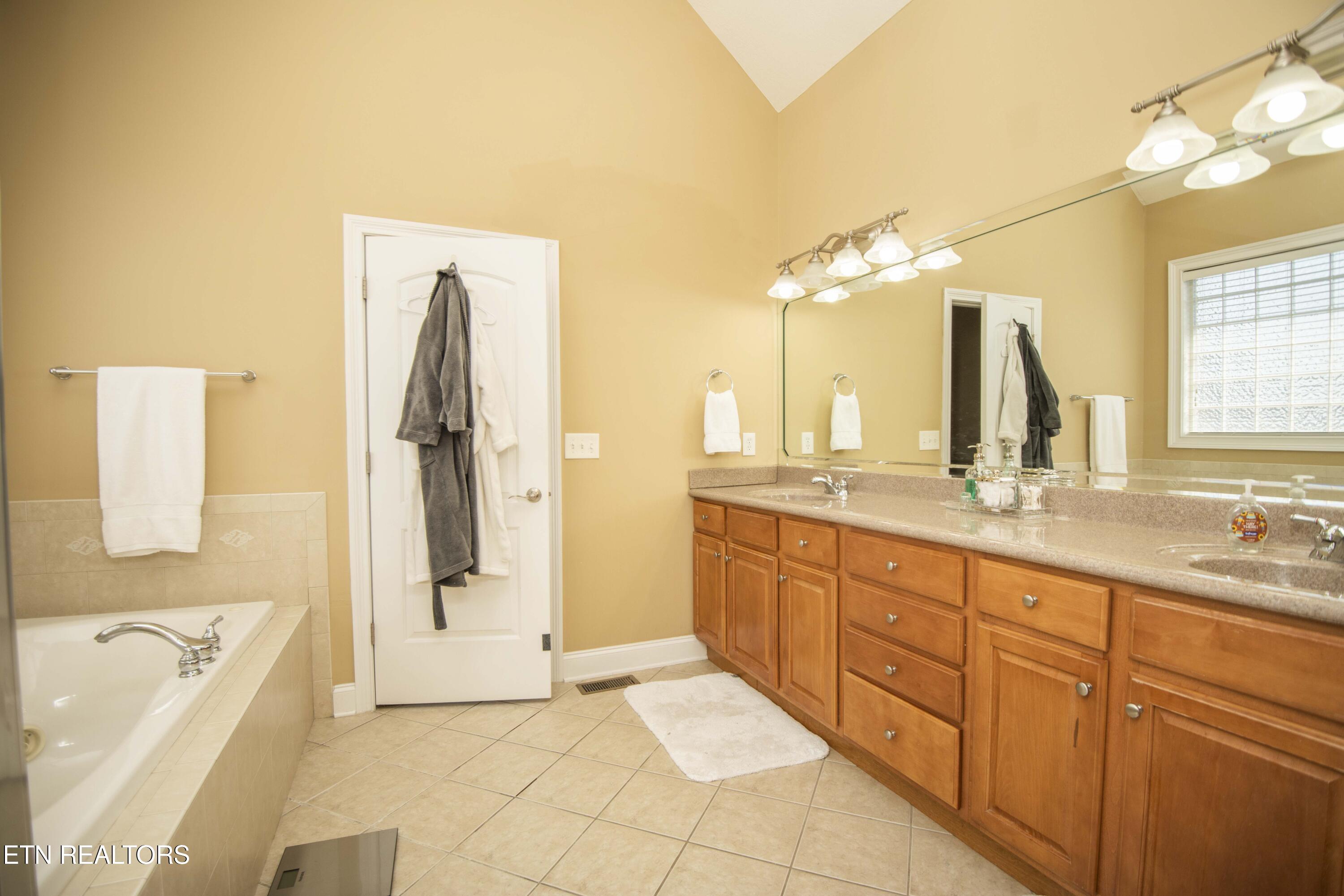 915 Crown Ridge Ln, Powell, TN 37849 - Photo 28 of 60 29_1