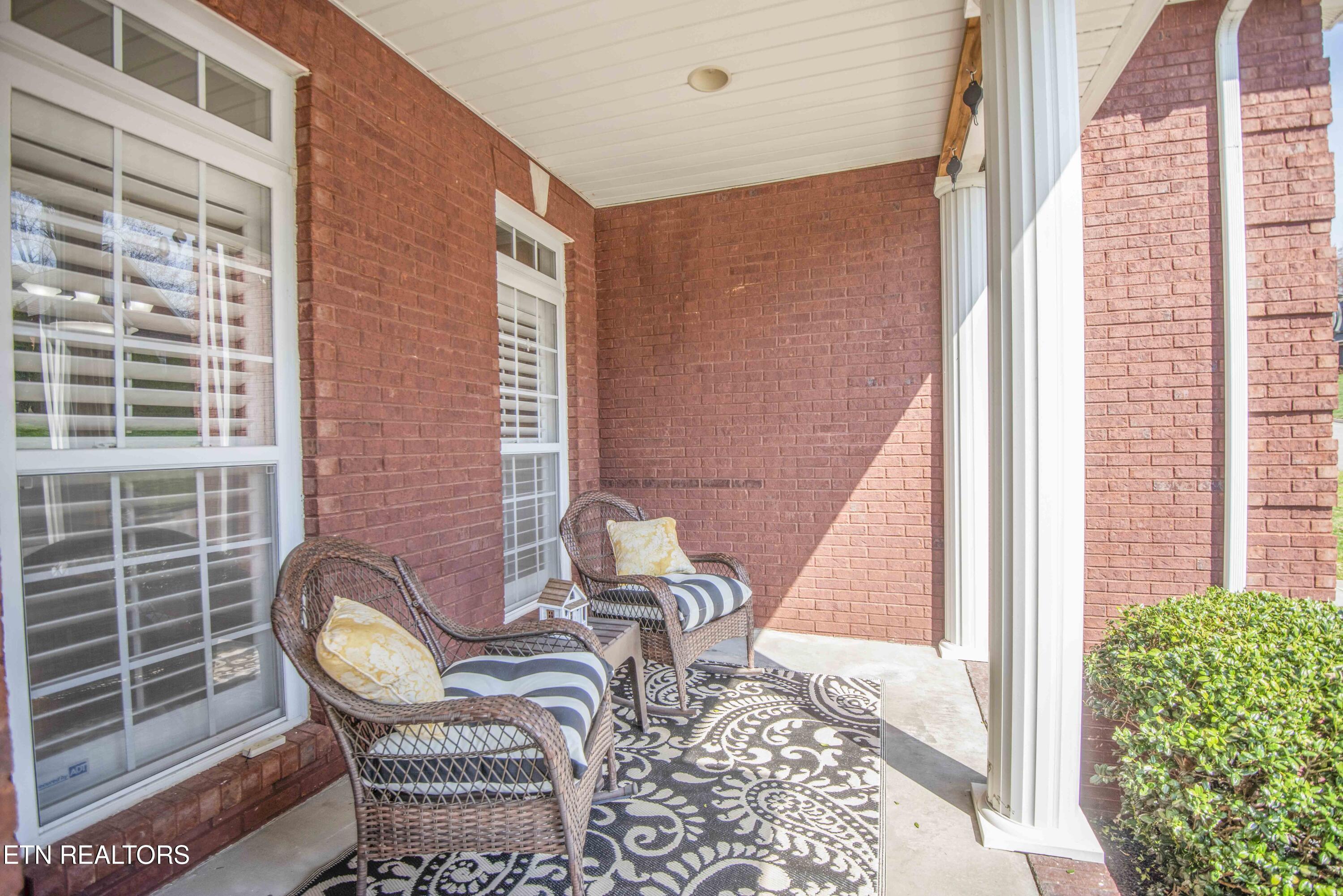 915 Crown Ridge Ln, Powell, TN 37849 - Photo 3 of 60 3_1