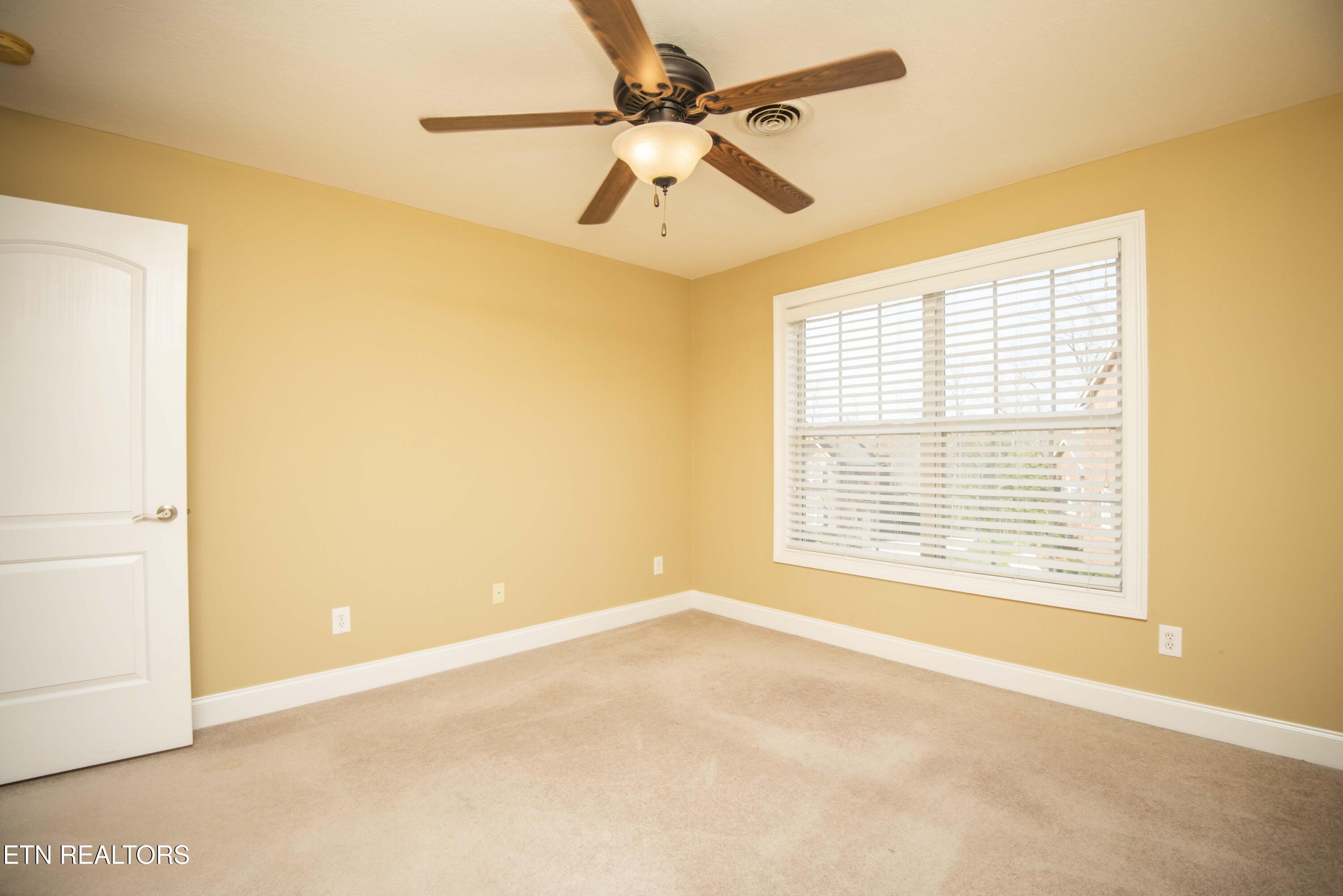915 Crown Ridge Ln, Powell, TN 37849 - Photo 36 of 60 37_1
