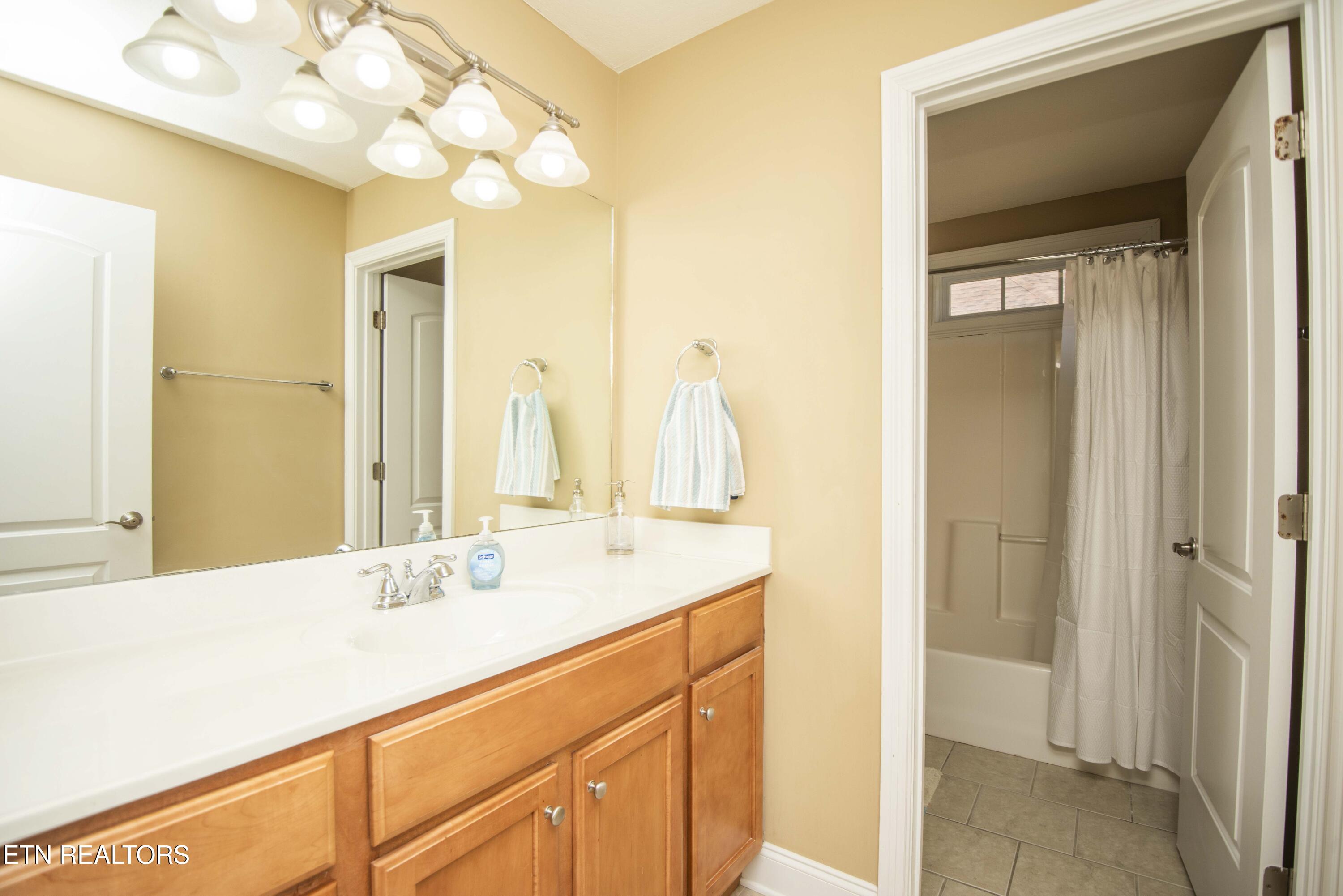 915 Crown Ridge Ln, Powell, TN 37849 - Photo 38 of 60 39_1