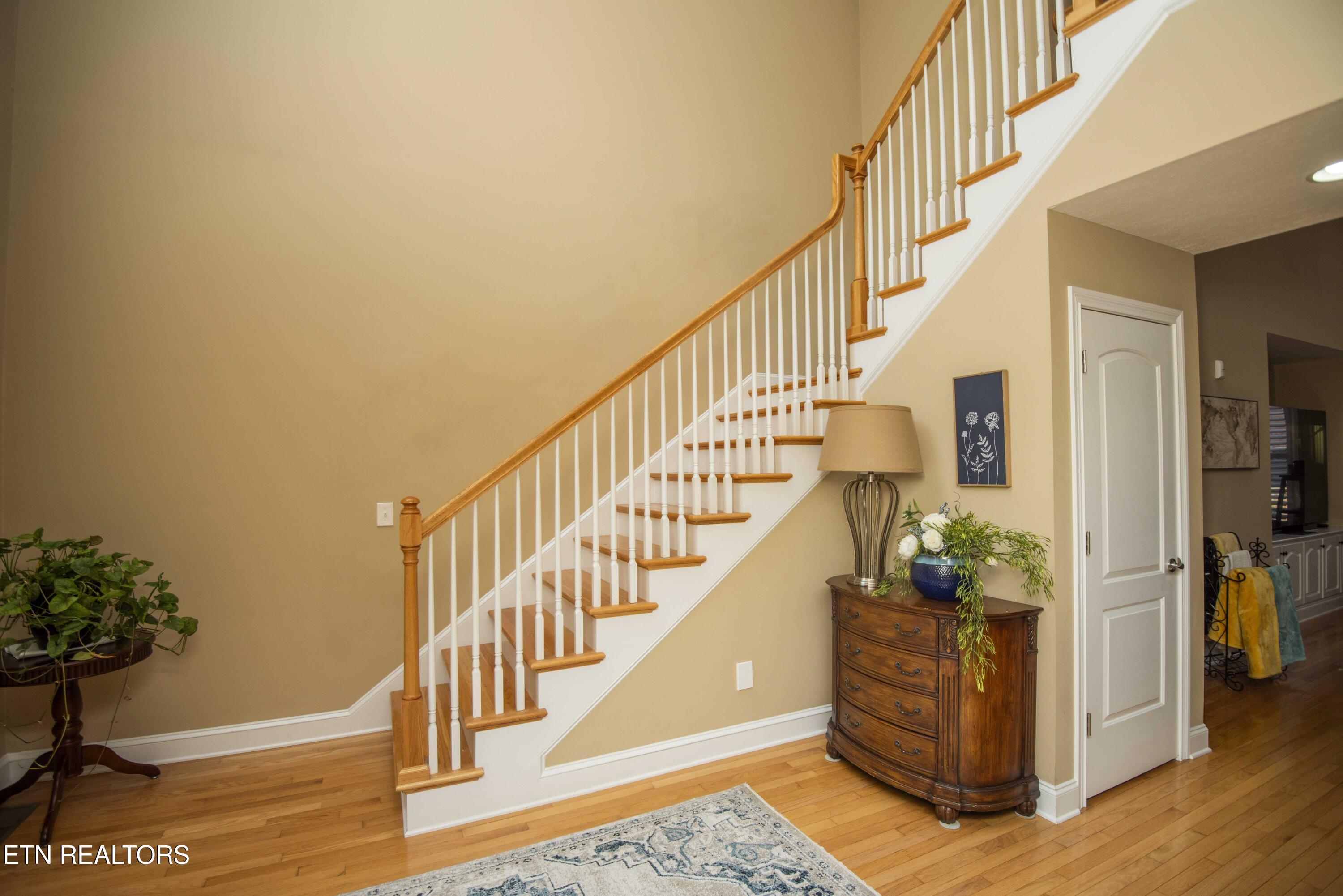 915 Crown Ridge Ln, Powell, TN 37849 - Photo 6 of 60 6_1