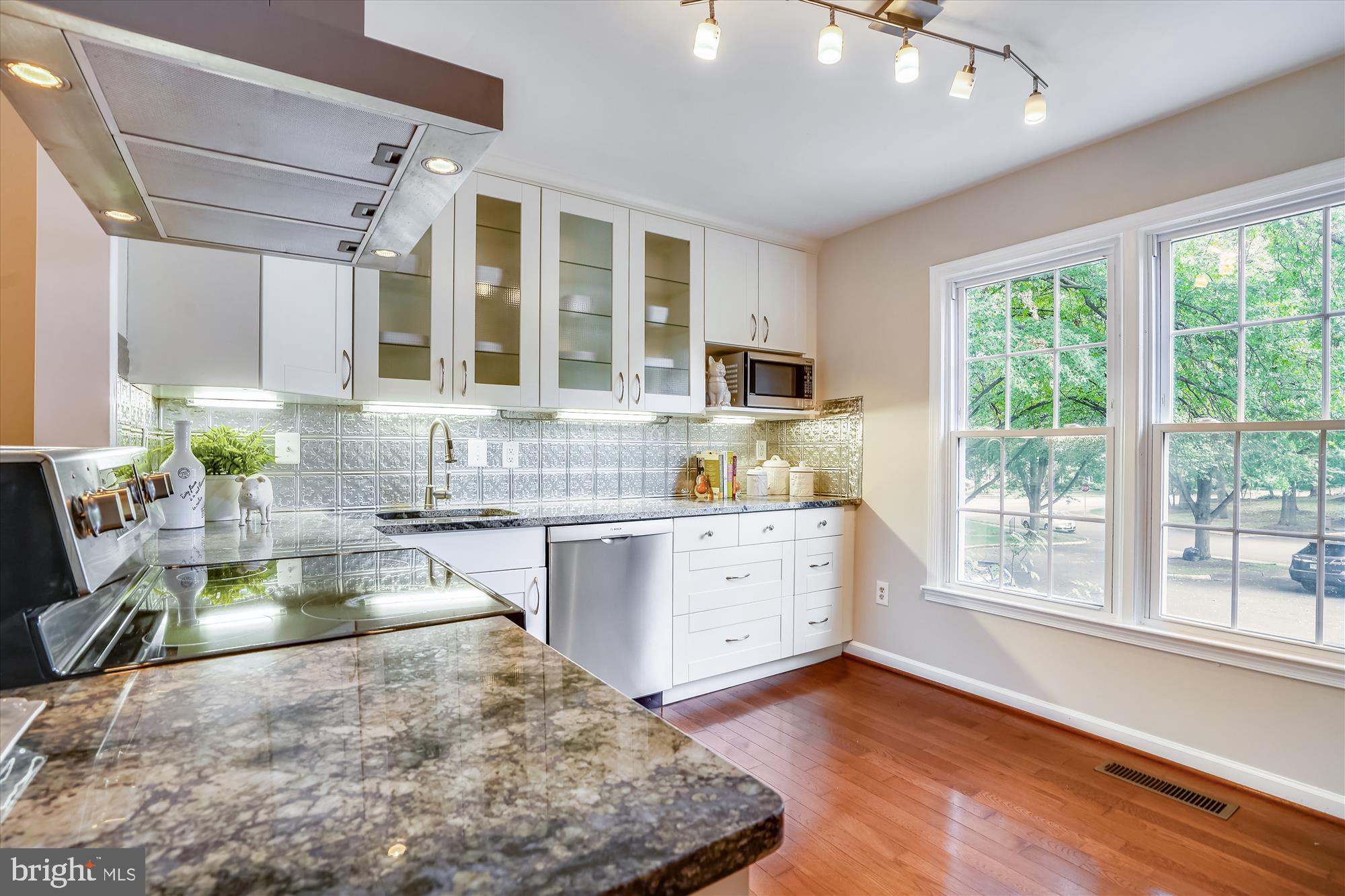 2412 Albot Road Reston, VA 20191 - Photo 3 of 49