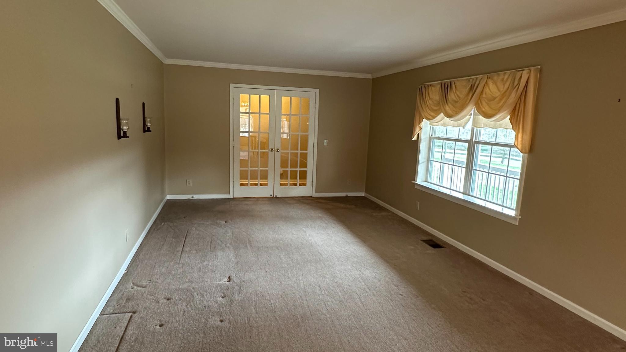 2301 South Page Valley Road Luray, VA 22835 - Photo 31 of 66 Living Room