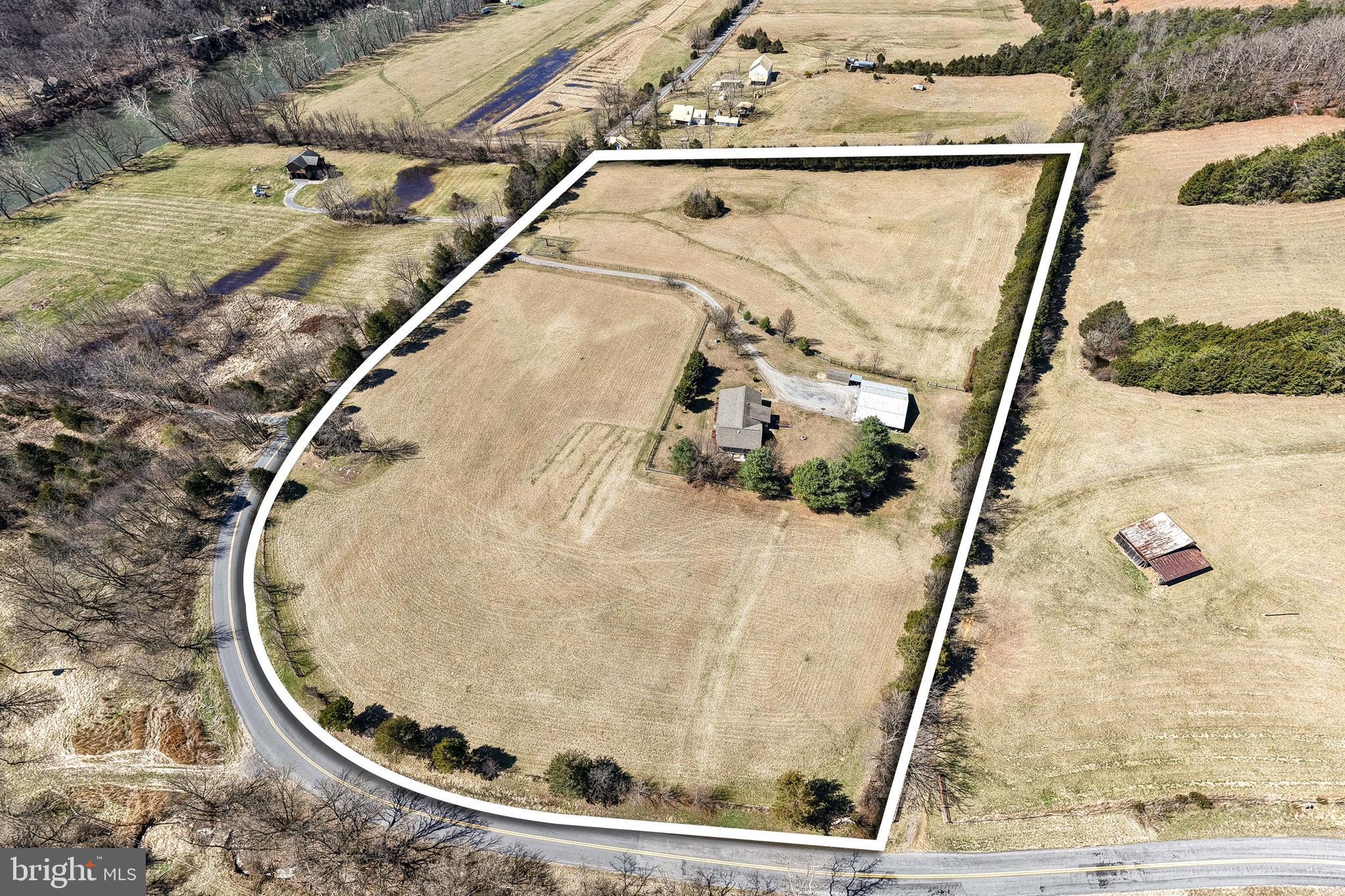 2301 South Page Valley Road Luray, VA 22835 - Photo 6 of 66 a view of entryway